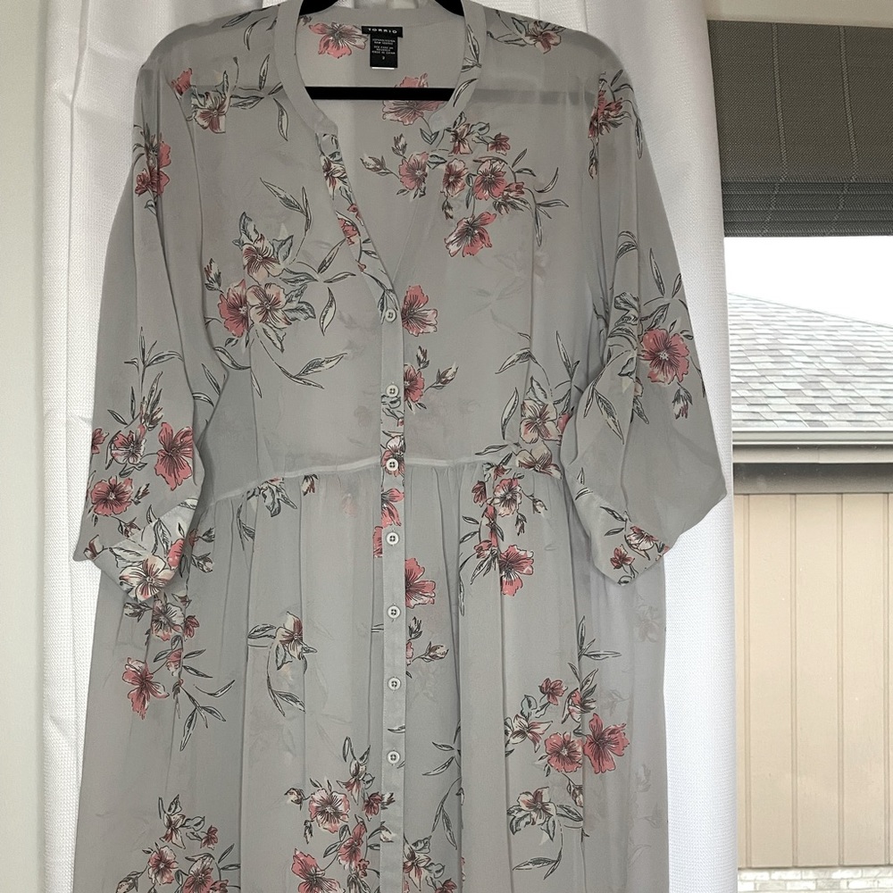 NWOT Torrid High Low Ltwt Floral Blouse Sz2(16-18)